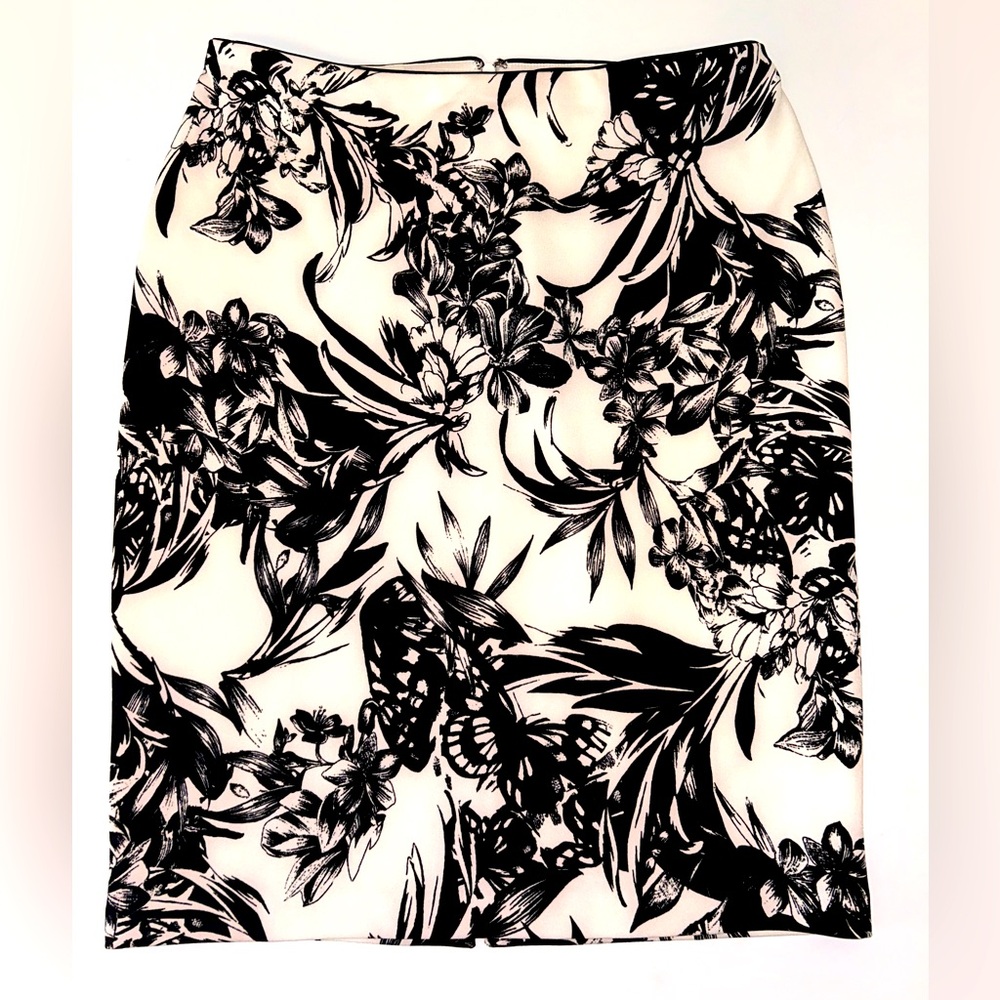 White House Black Market Black and White Floral Pencil Skirt